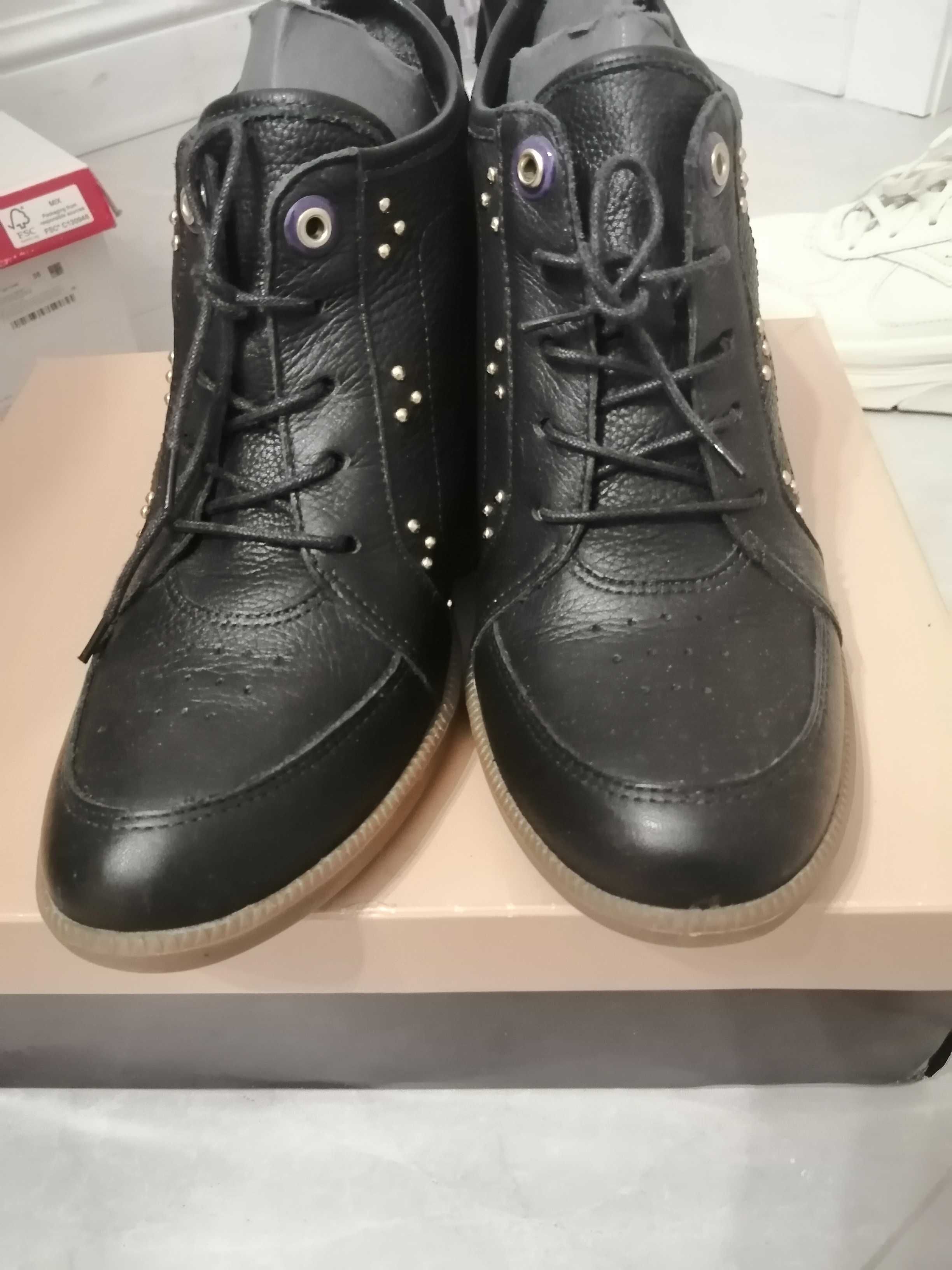 Продам ботинки женские