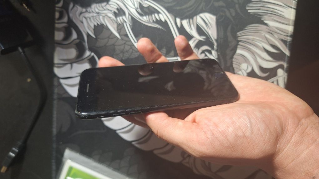 Продам  iPhone 7