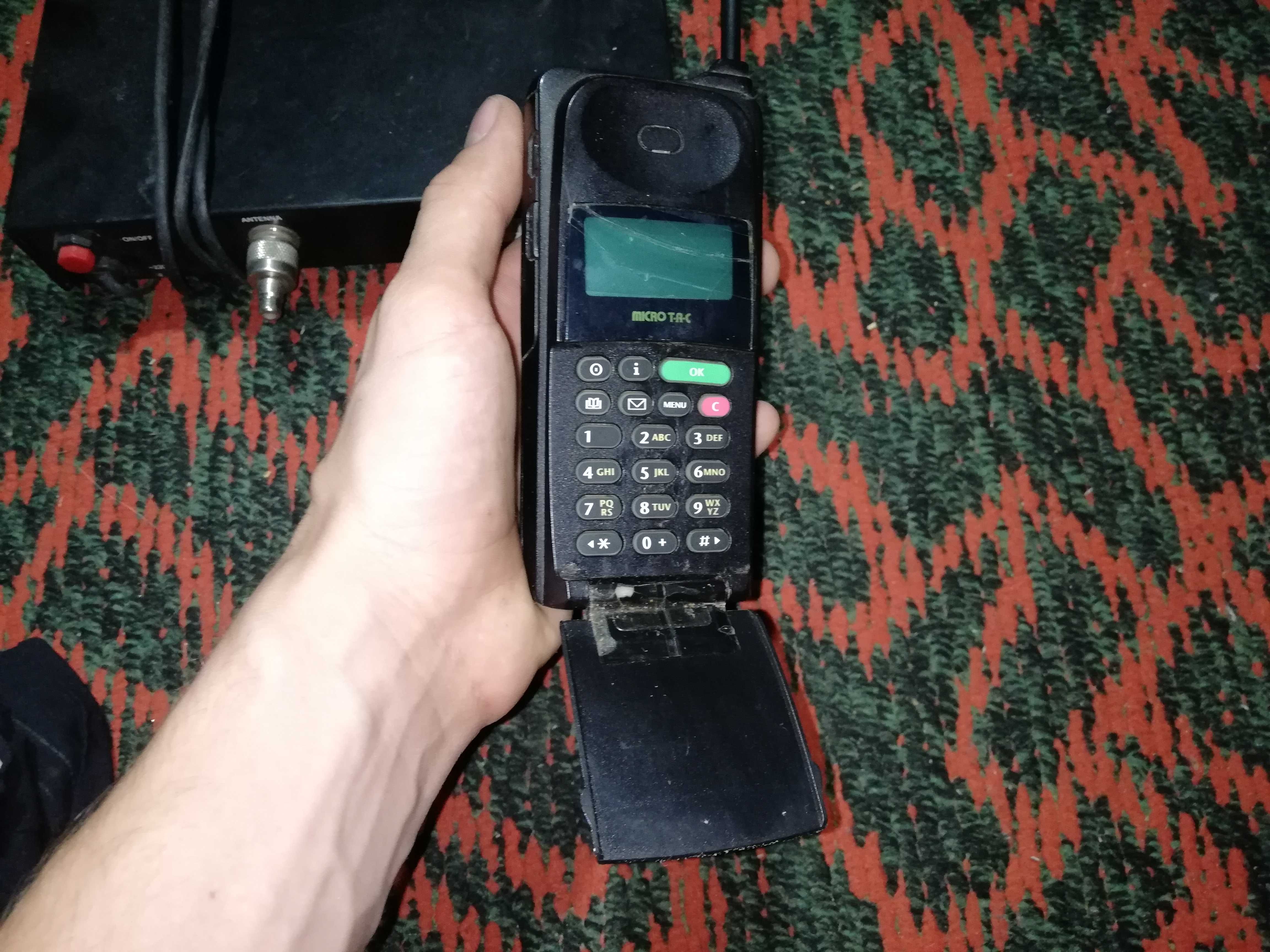 Motorola microTac с базой станцией paoperous