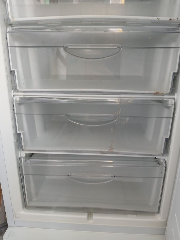 Продам морозильник