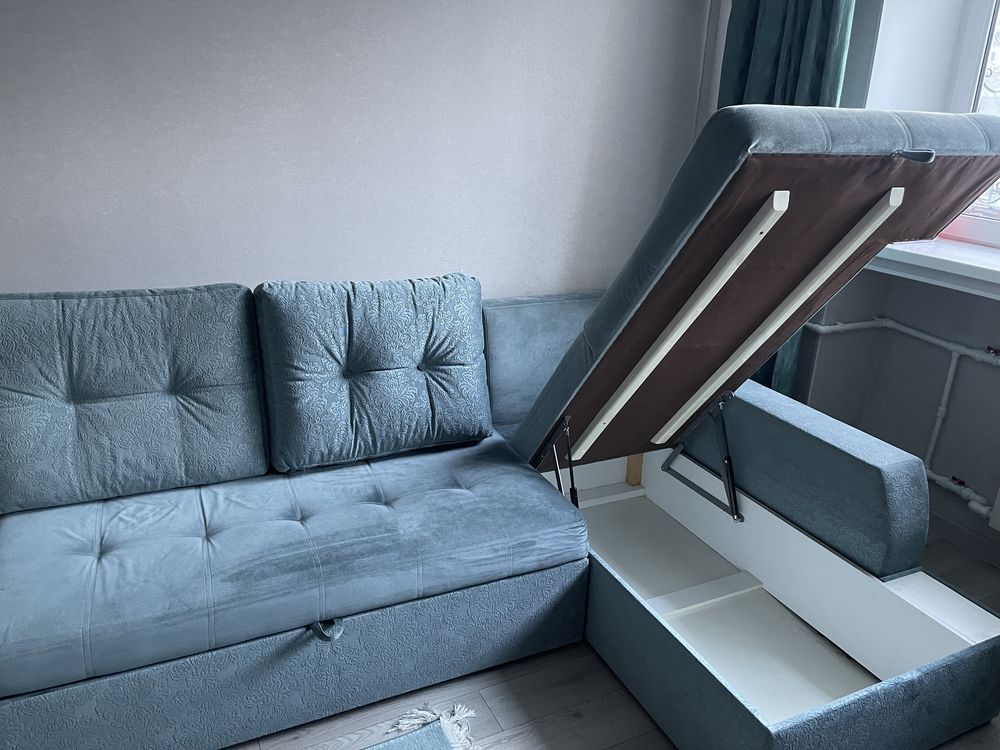 Срочно продам диван
