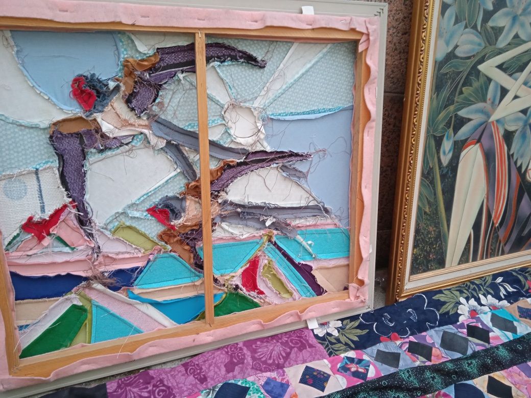 Картина Ласточки из отдельных кусков ткани сшитая в одну   PATCHWORK