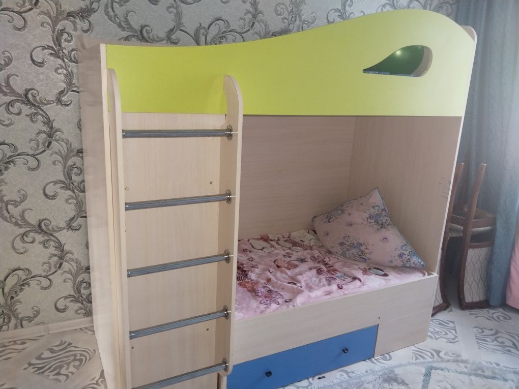 Продам двухъярусную кровать