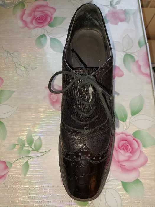 Продаю женские туфли