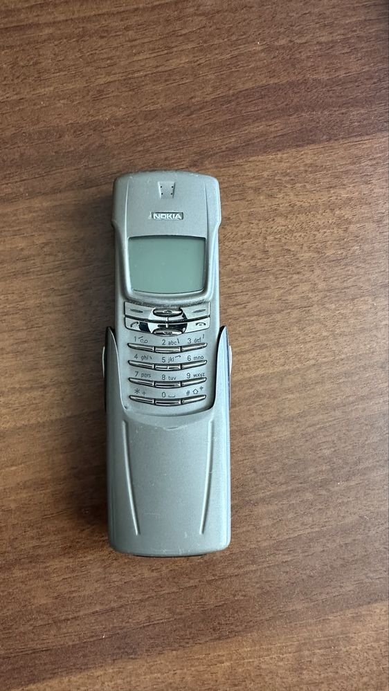 Смартфон 2003 года Nokia 8910 i