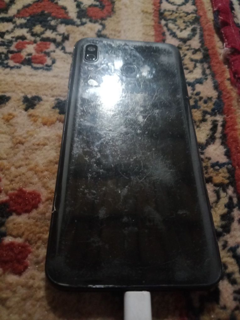 Samsung A20 сатылады