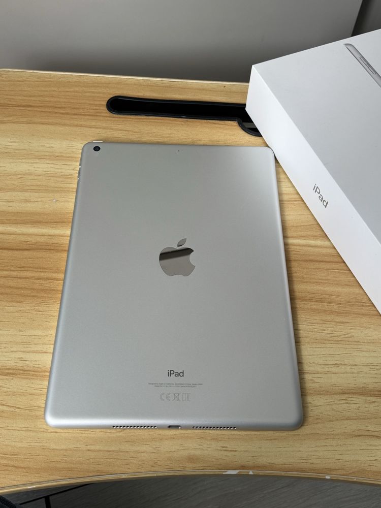 iPad 9 поколения 64 ГБ Wi-Fi , цвет серебристый