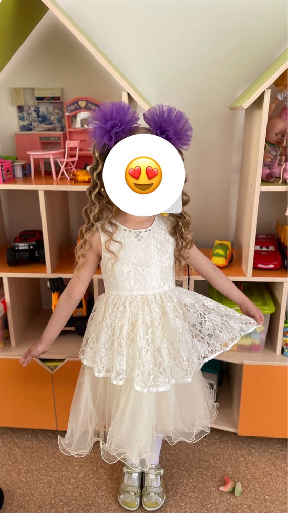 Платье белое на 4-6 лет