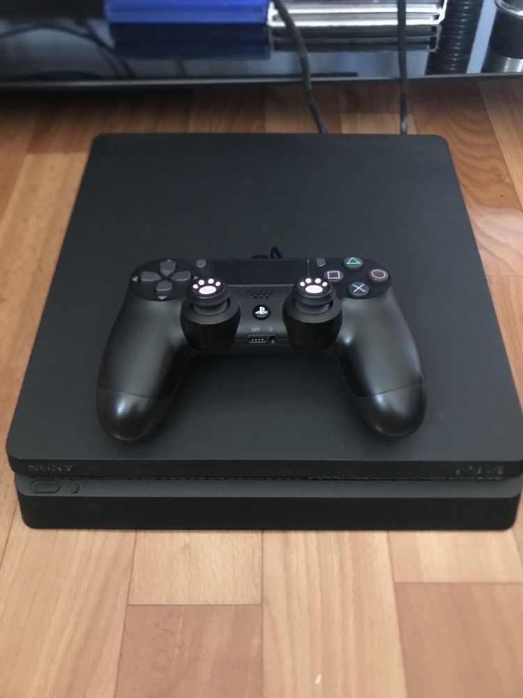 playstation 4 slim.