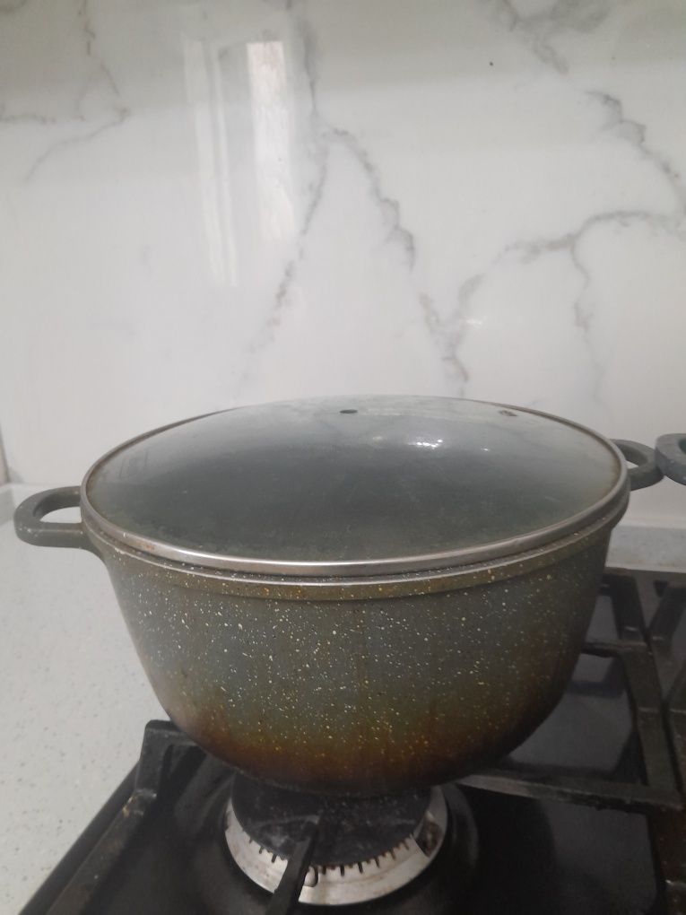 Кастрюля со стеклянной крышкой