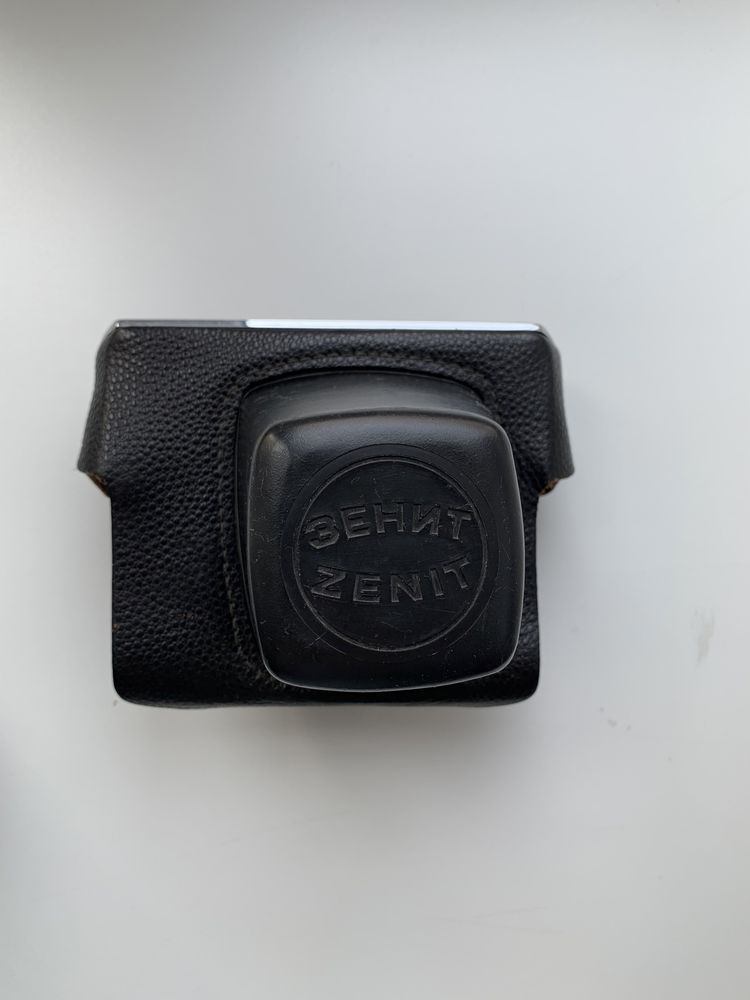 Продам винтажный пленочный фотоаппарат Zenit TTL