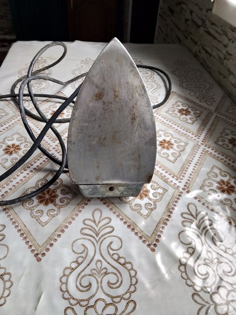 Продам утюг советский