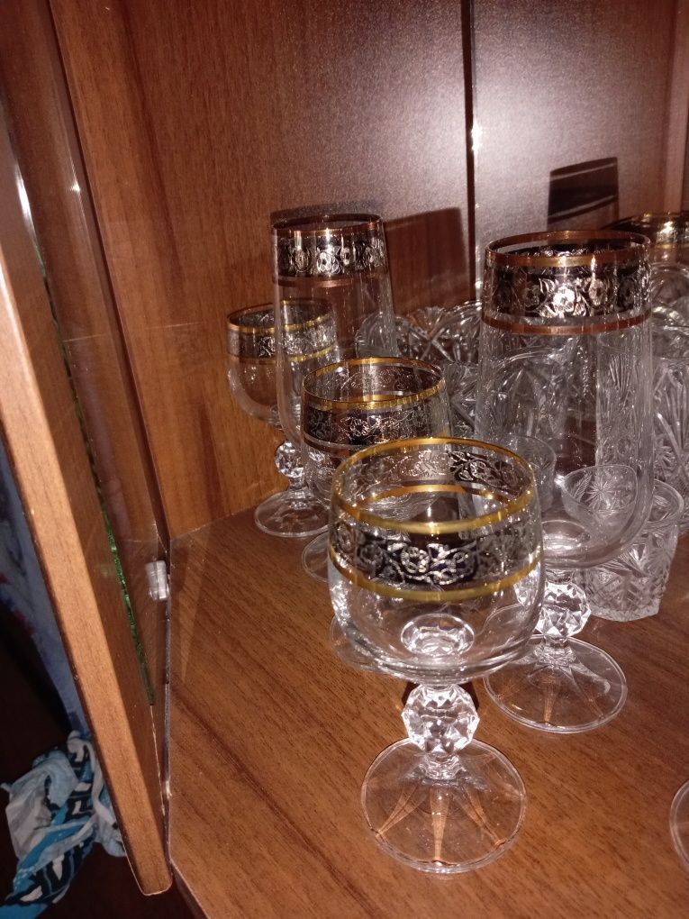 Продам  набор фужеров под вино и шампанское. 12 шт.
