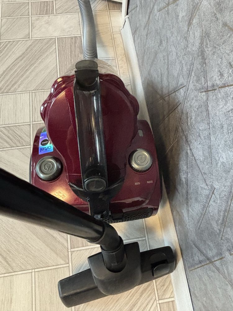 Продам пылесос Artel