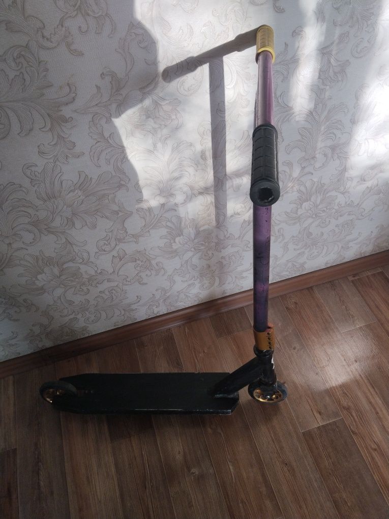 Трюковой самокат.
