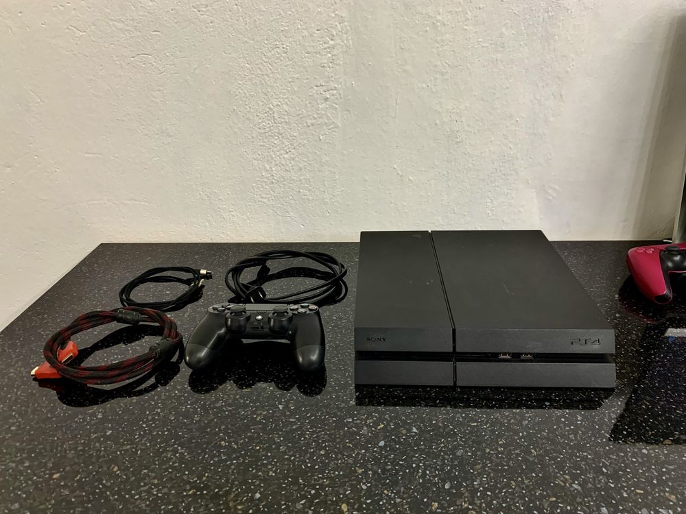 Продам PlayStation 4 FAT.