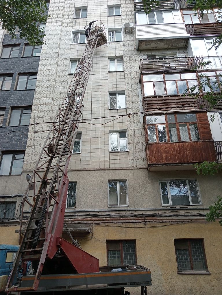 Автовышка услуги. Монтаж баннеров. Спил деревьев.