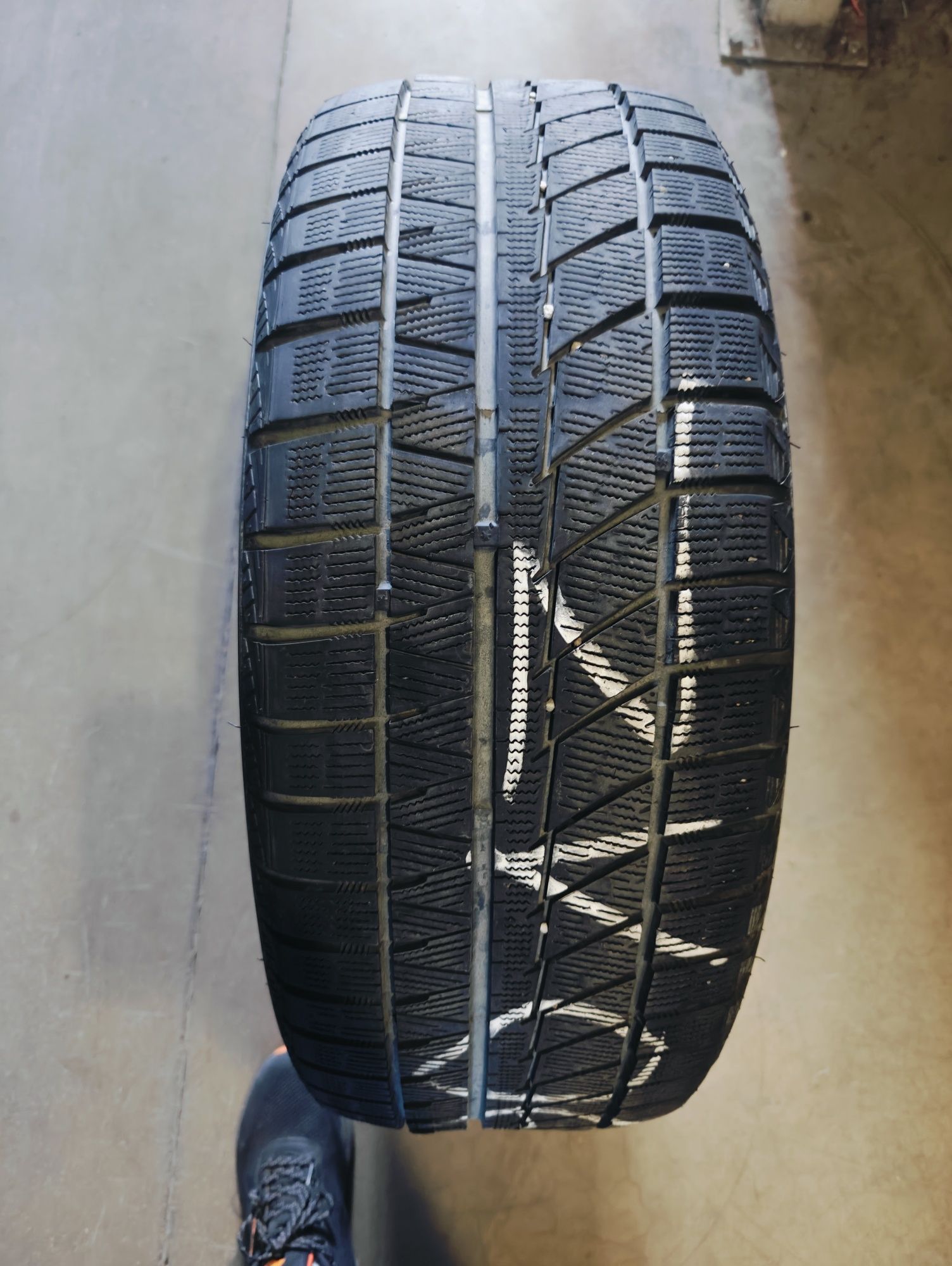 Шины RoadX WU02 235/50R18