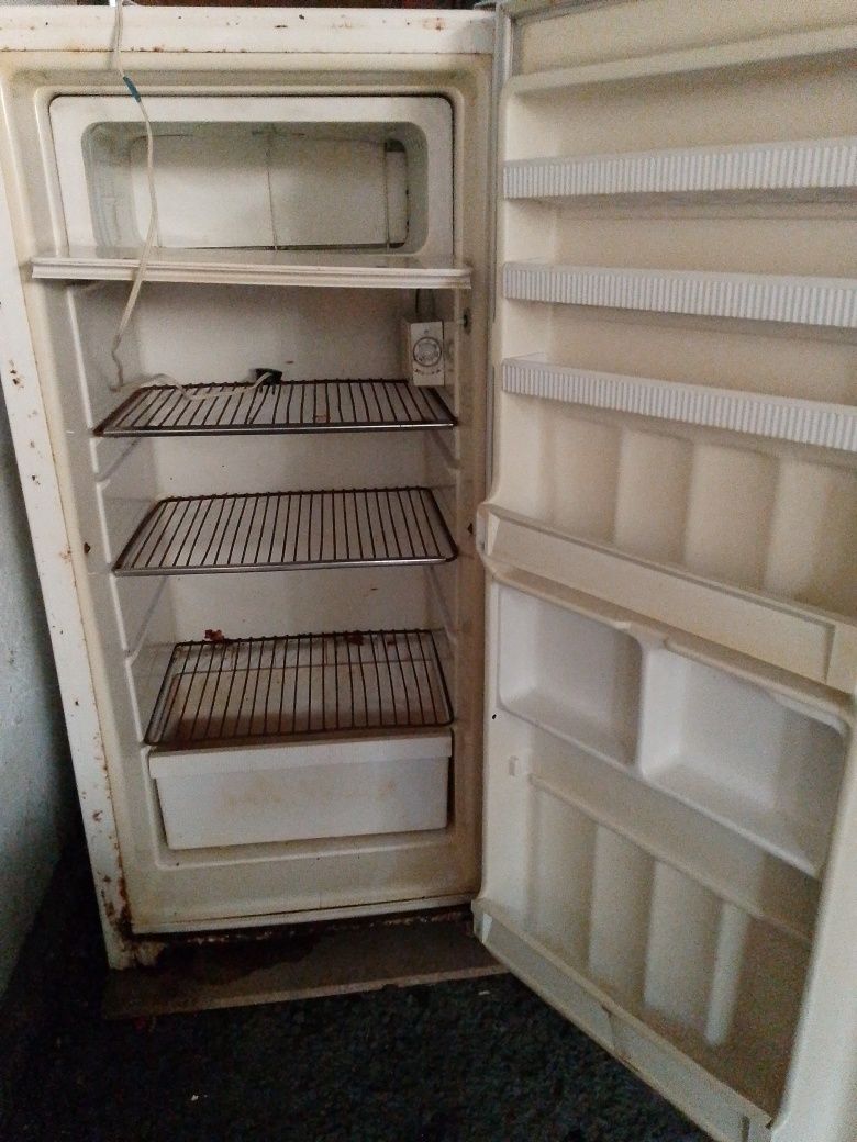 срочно продам холодильник