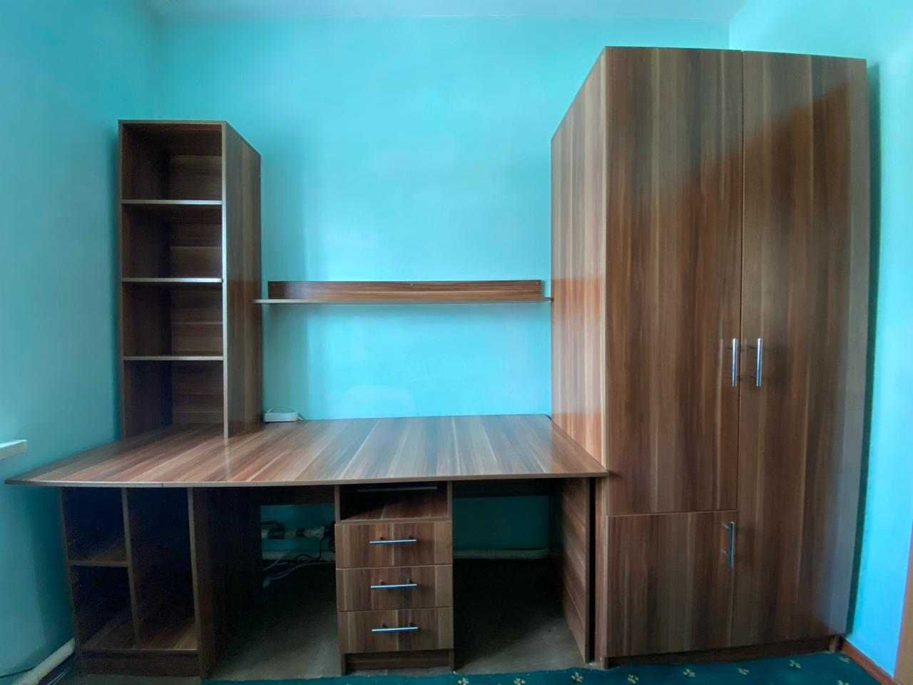 СРОЧНО ПРОДАМ Б/У  Мебель гарнитур