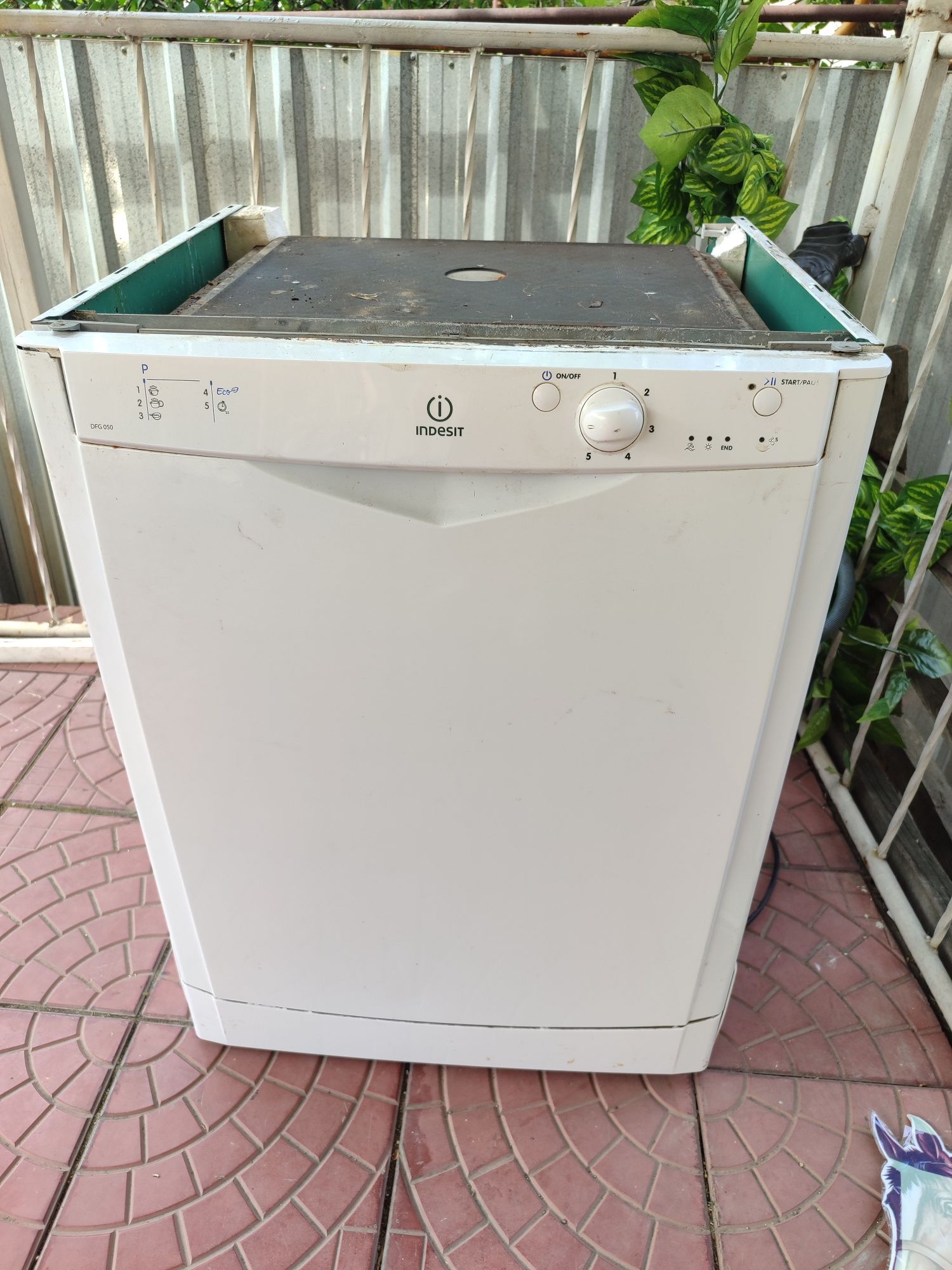 Продается посудомоечная машина Indesit, в нерабочем состоянии.