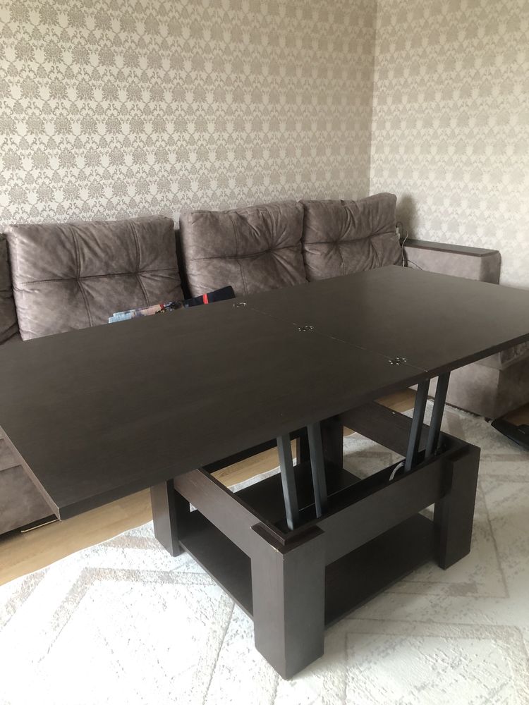 Продам стол раздвижной.