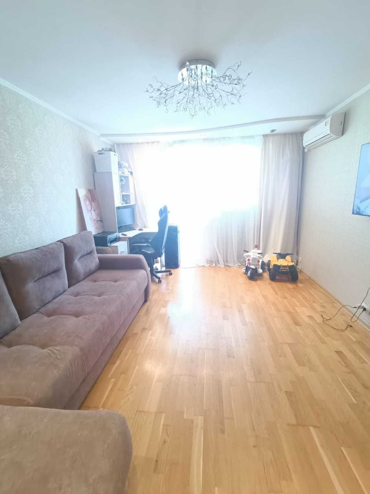 Продам 3 комнатную квартиру на среднем этаже район Океана
