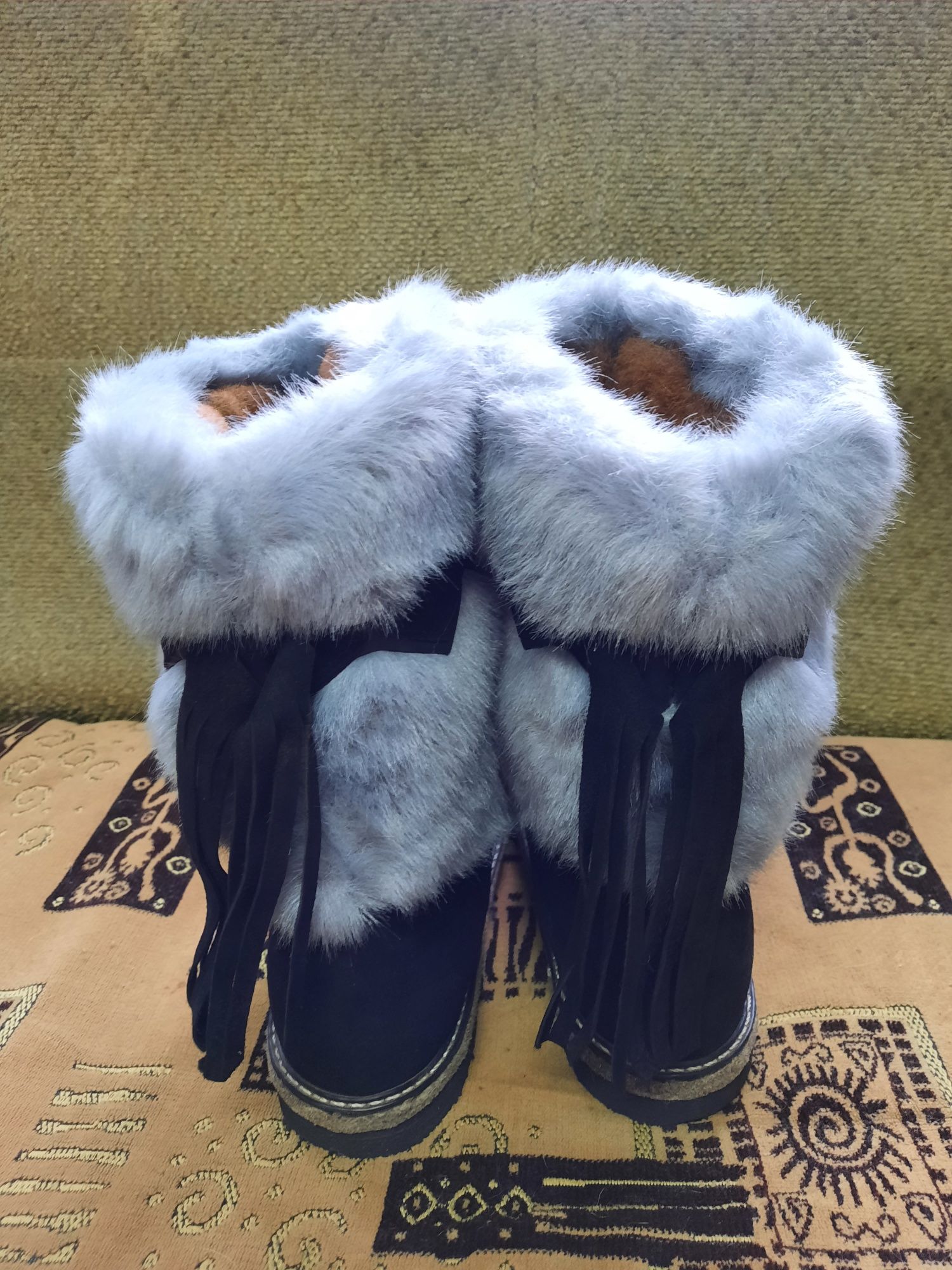 Продам унты зимние