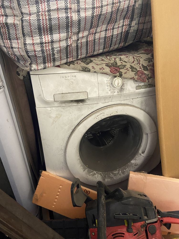 Продам 2 холодильника и стиральную машину