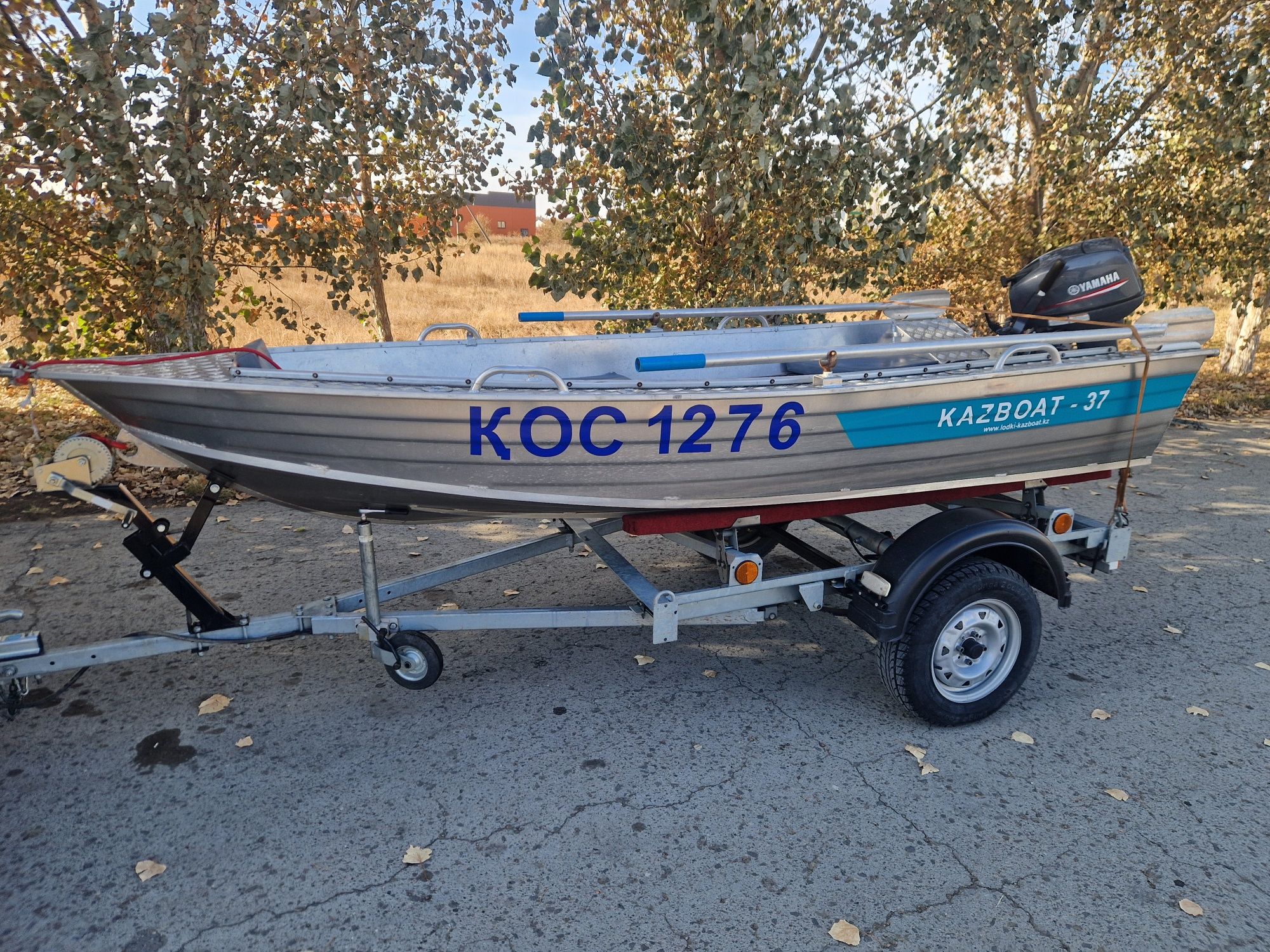 Продам лодку моторную