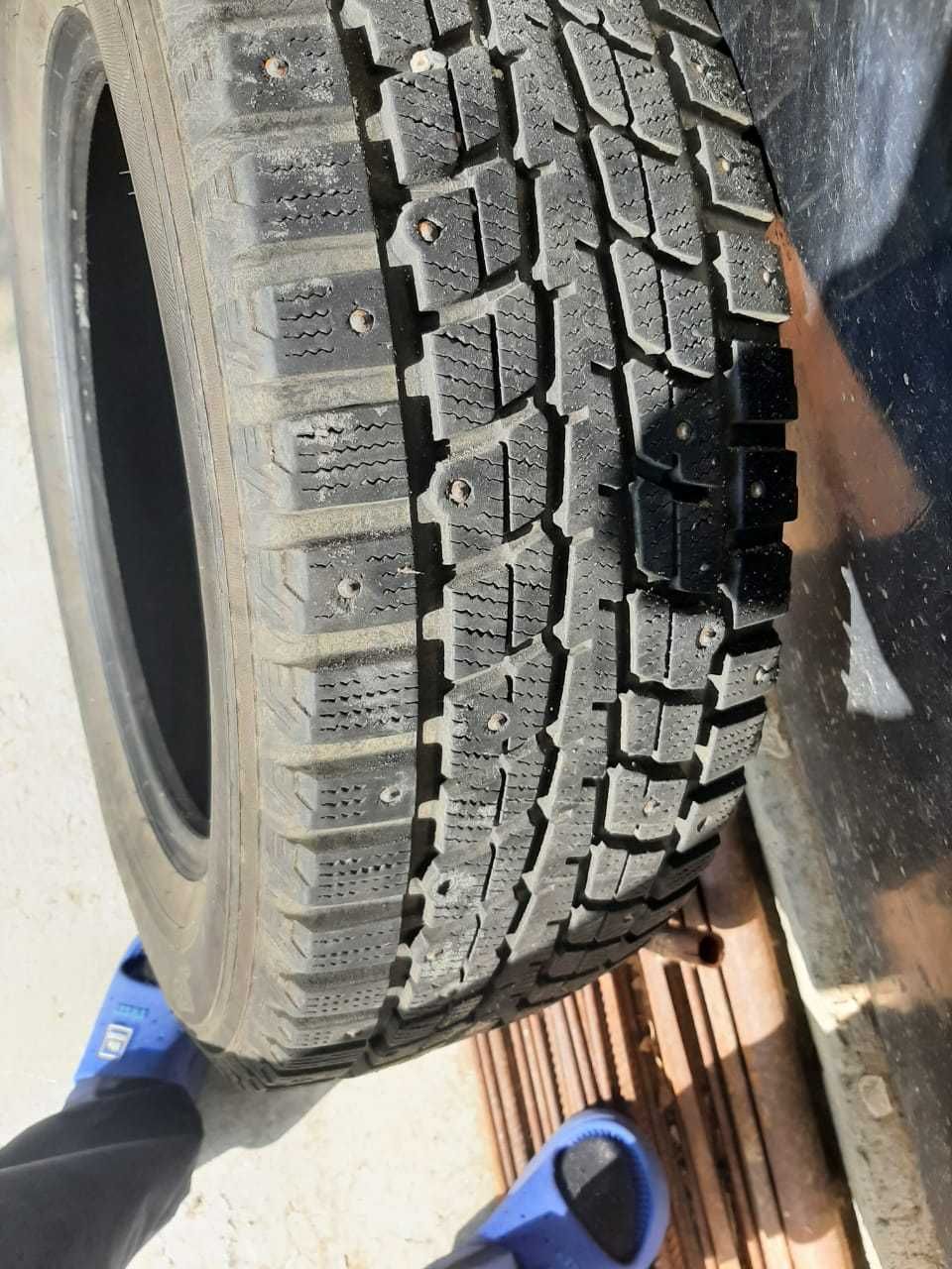 Шины Dunlop 225-65 на 17 зимние (шипованые)