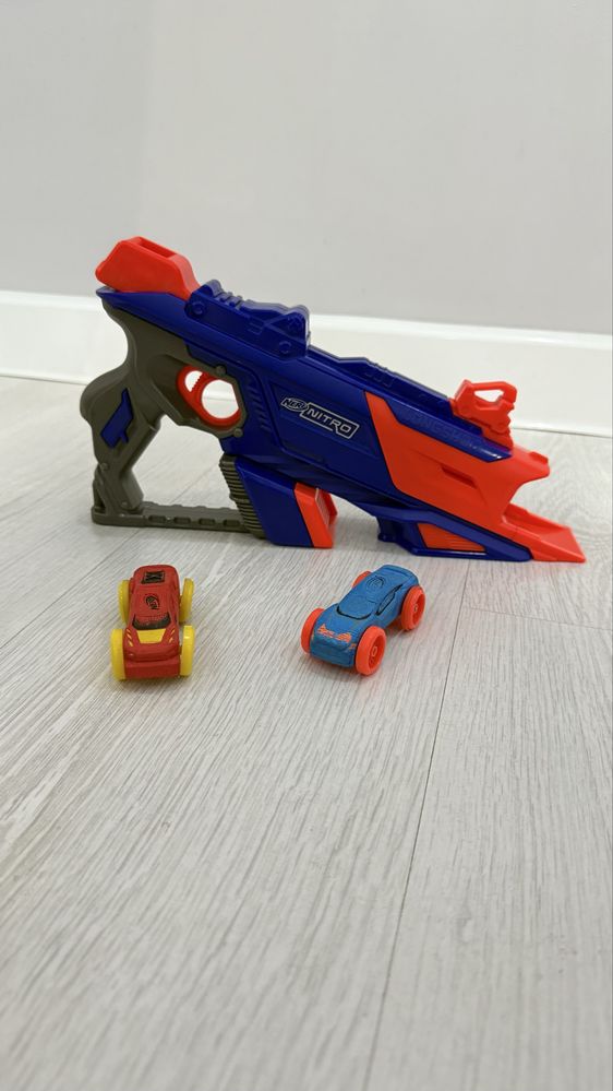 трассы  и машинки Hot wheels