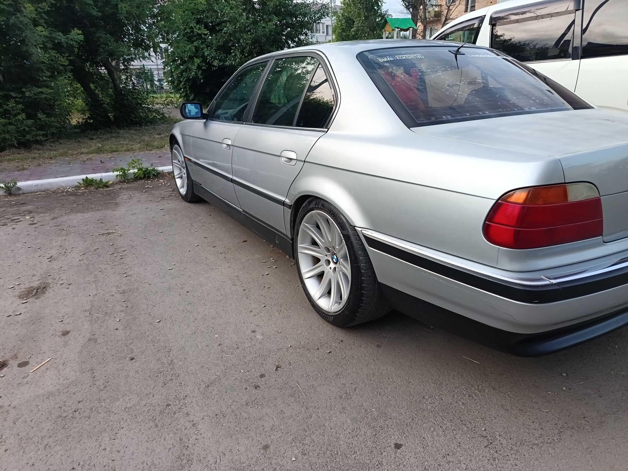Продам бмв семёрку