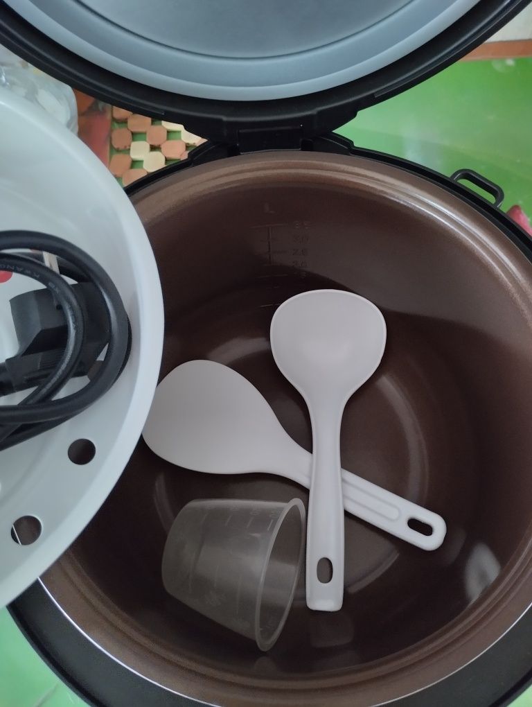 Продам мультиварку прочти новую.