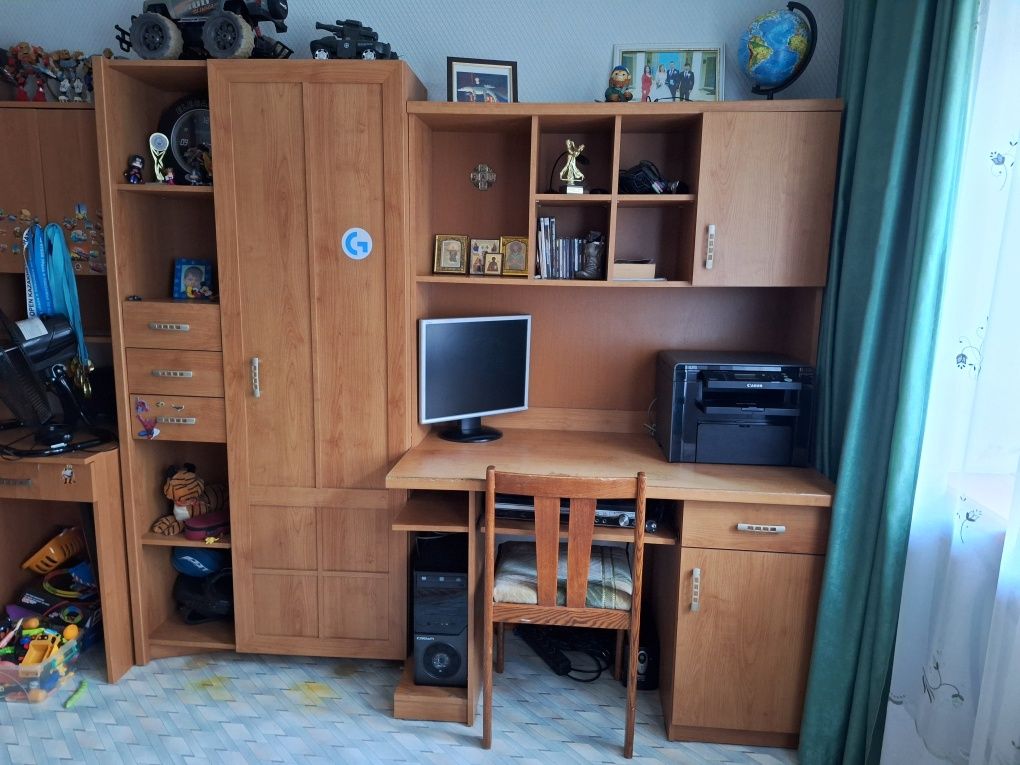 Компьютерные столы, стенку, шкаф
