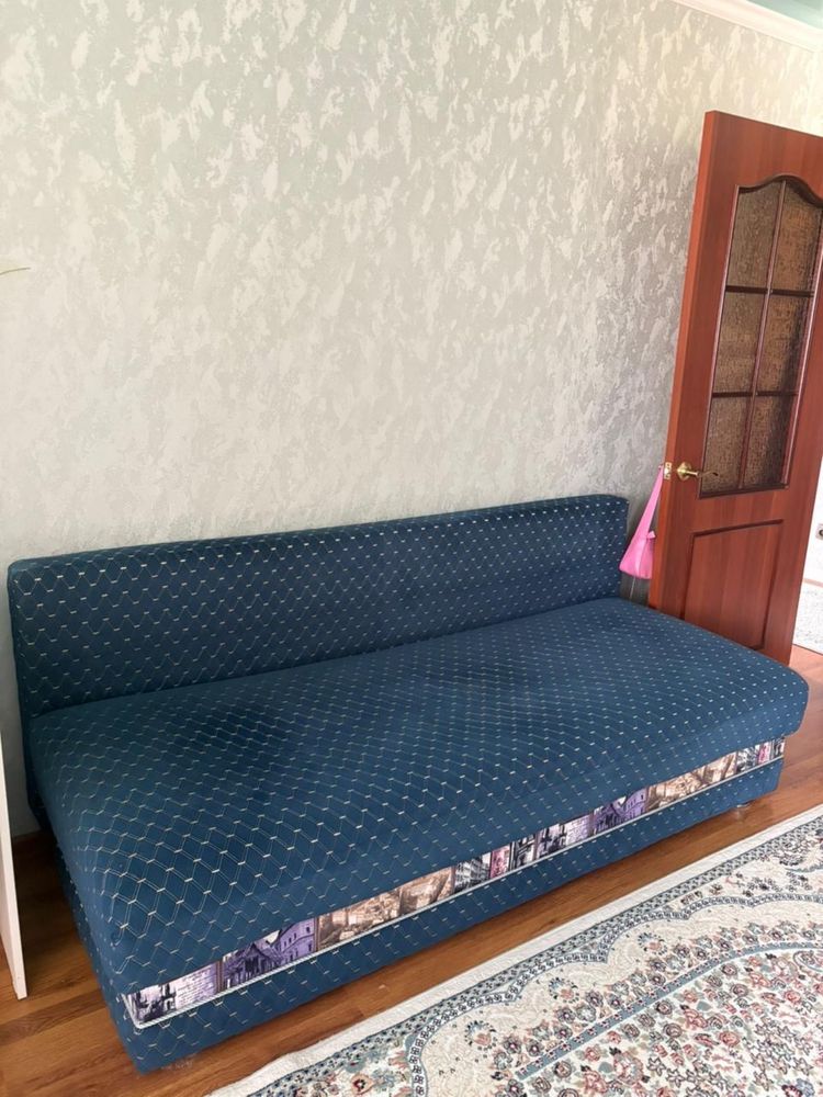 Диван синего цвета