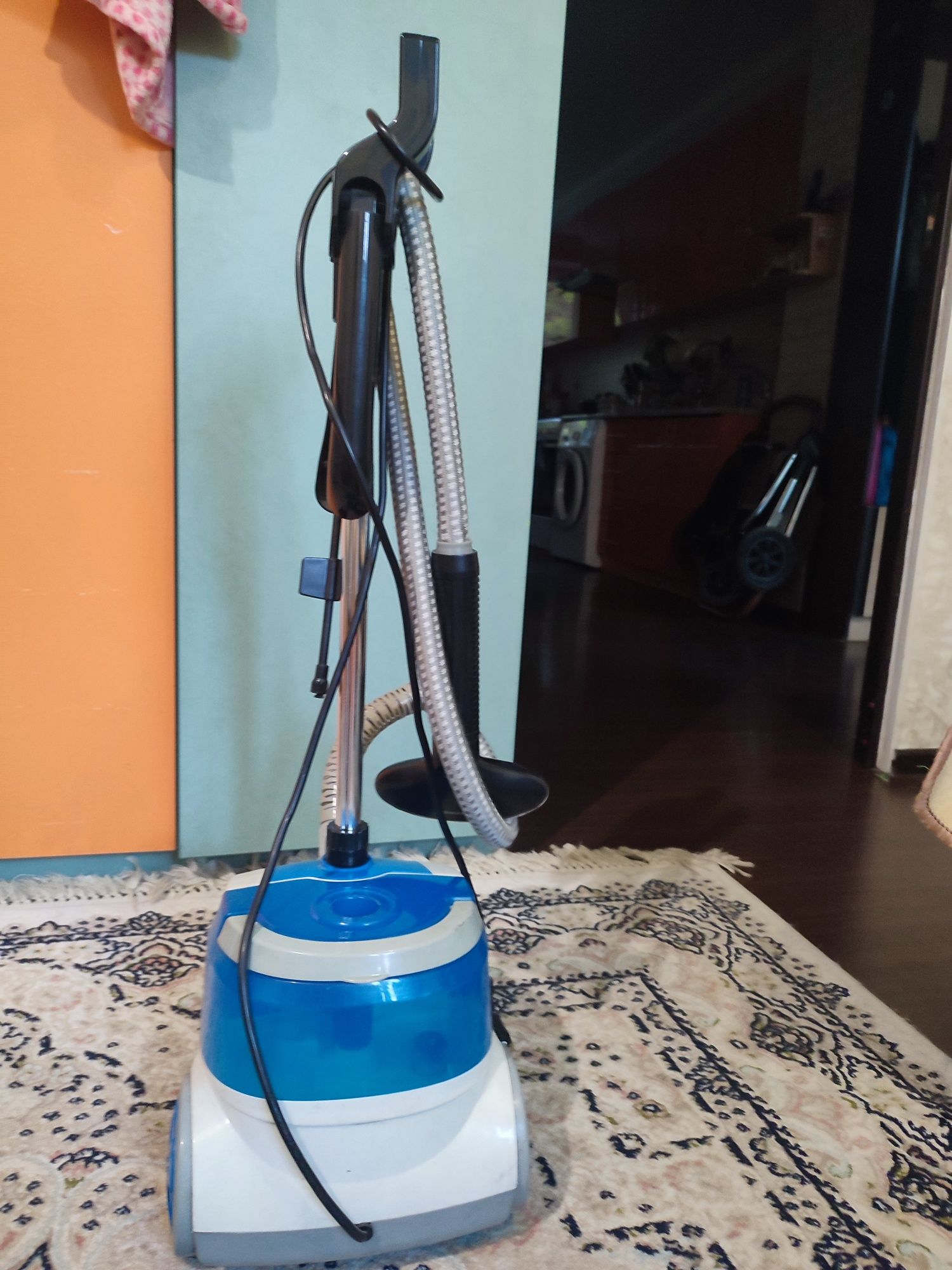 Продам паровой утюг.