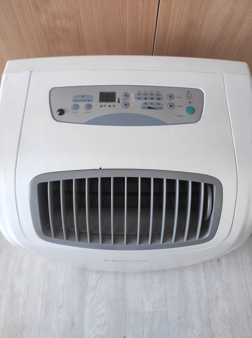 Мобильный кондиционер Electrolux EACM-09E/R
