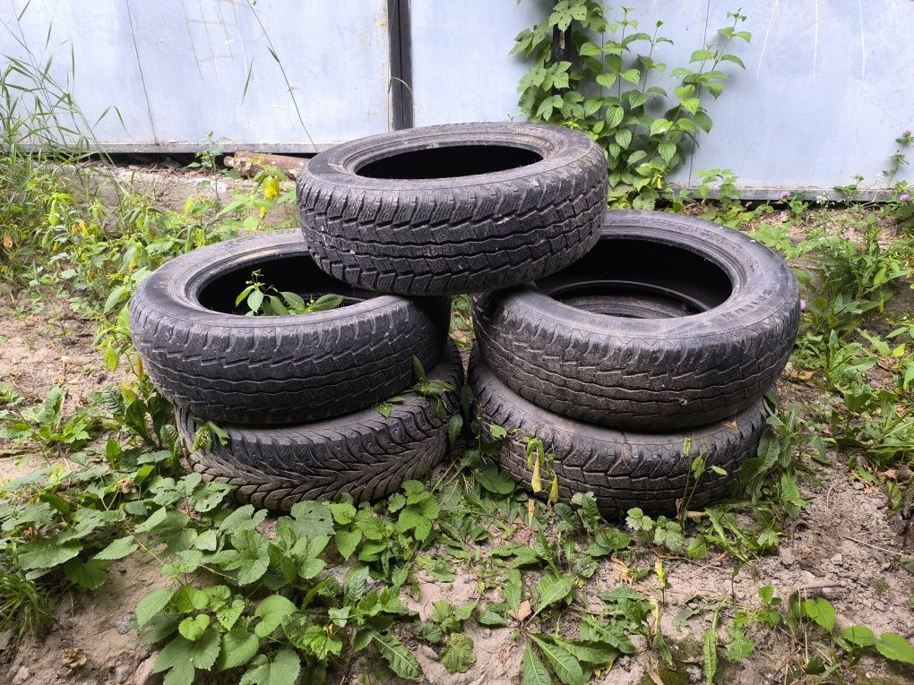 Продам Шины комплект б/у