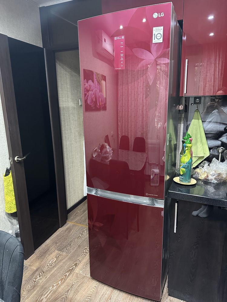 Продается красивый холодильник LG
