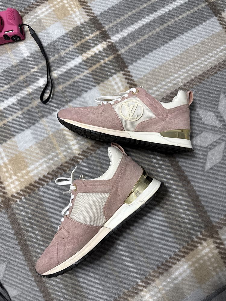 Louis vuitton run away