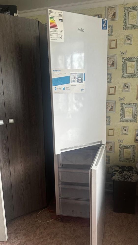 Продам холодильник 2х камерный Beko