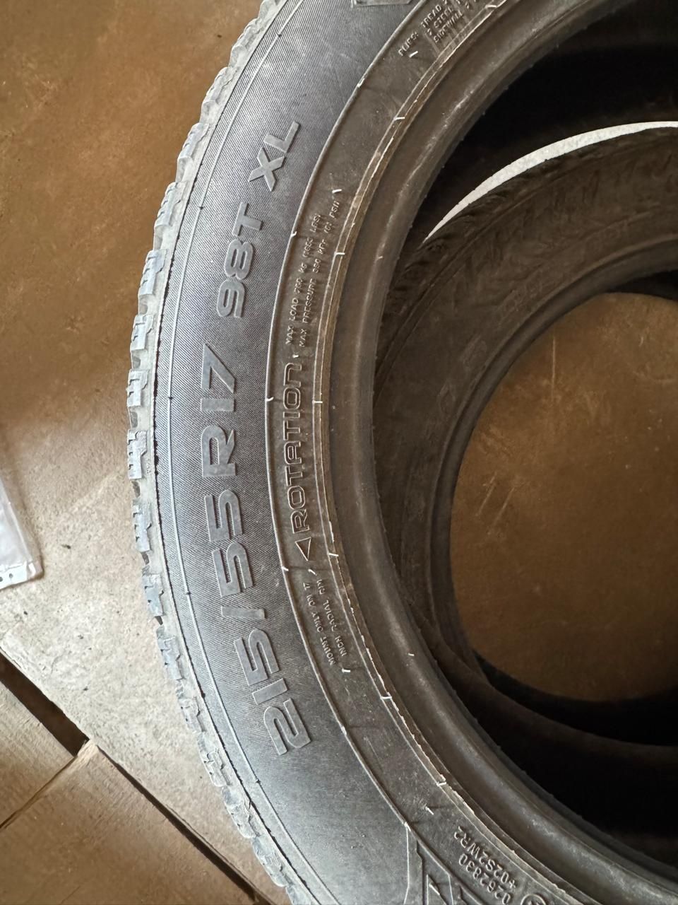 Продам зимние шипованные шины 2 балона.