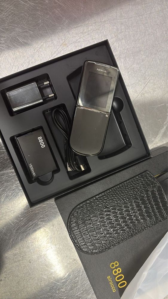 Продам новый телефон в коробке Nokia 8800
