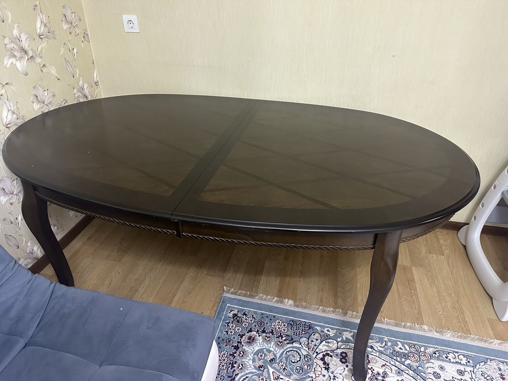 Продам стол 2-3 м