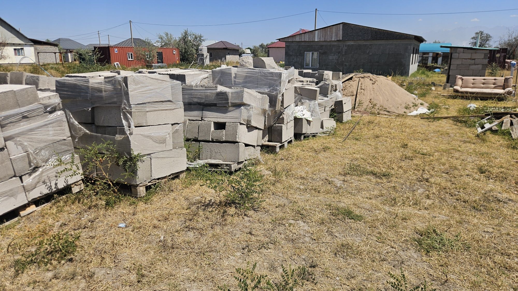 Продам участок с материалом на дом