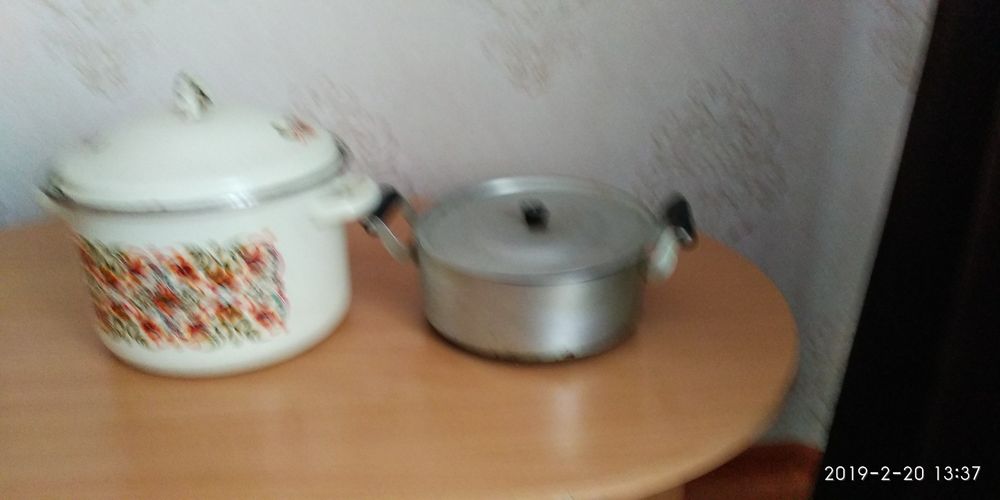 Продаю кострюлю хорошие цены 1500и1000