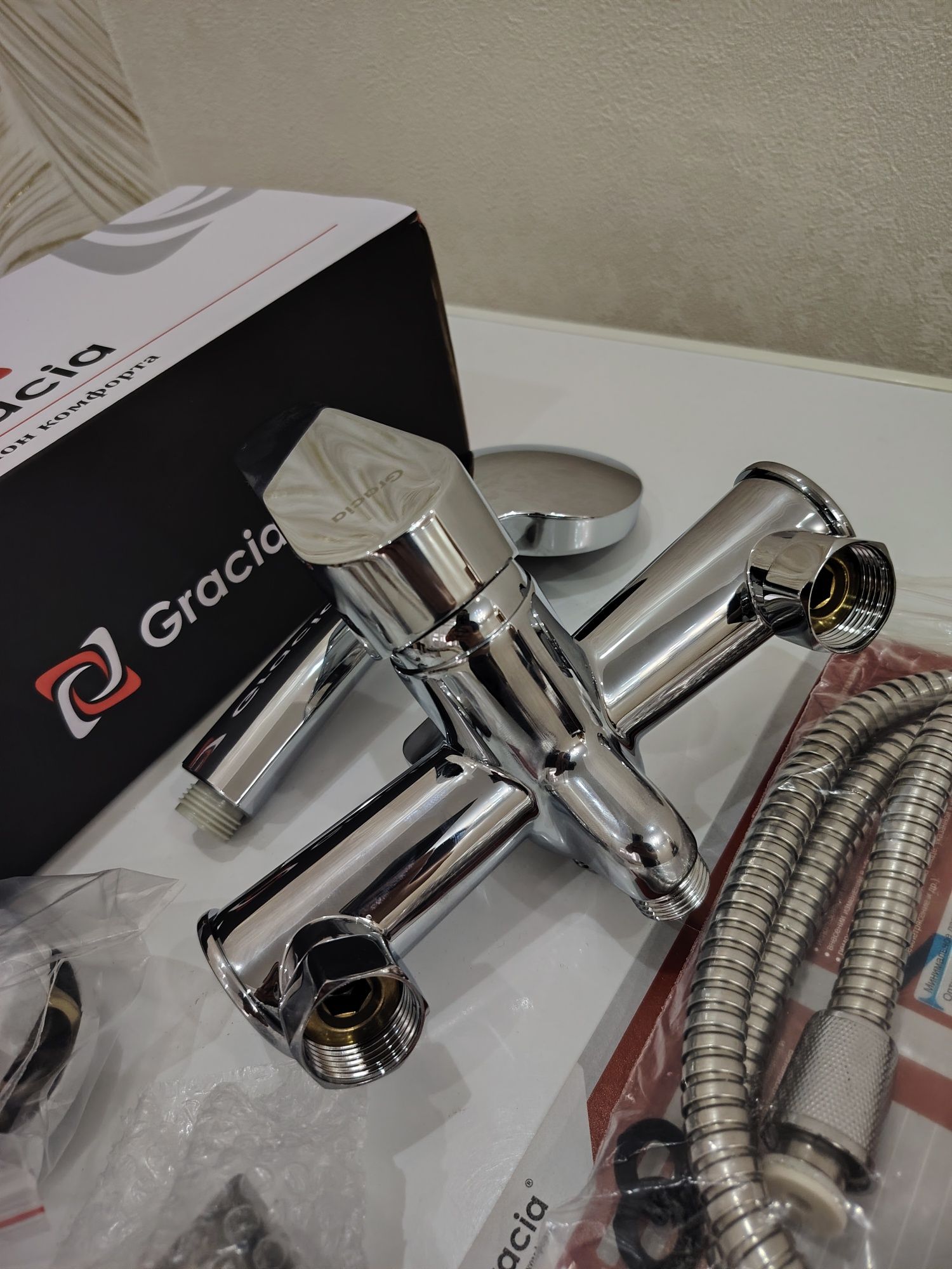 Смеситель Gracio GR8608 для ванной