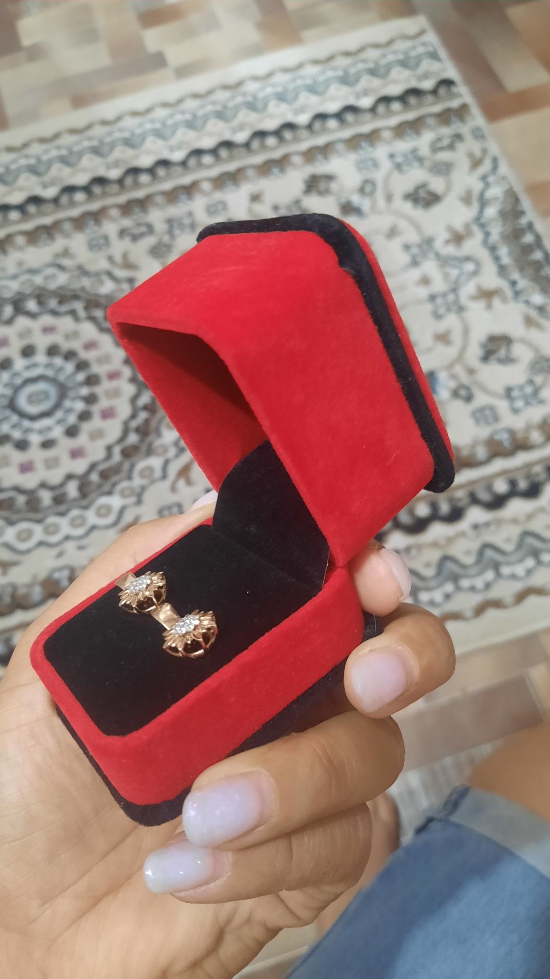 Продам золотые серьги подсолнух
