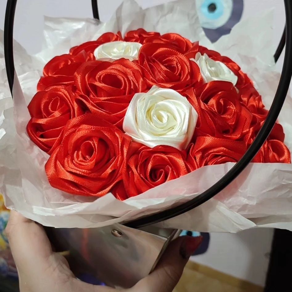 Букет из атласной ленты